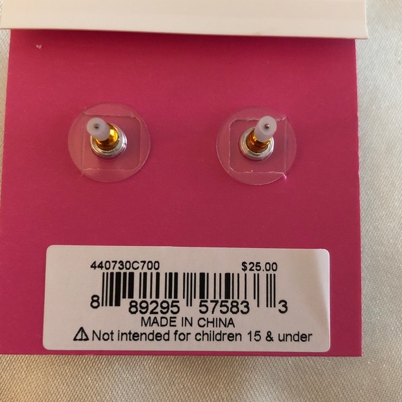 Betsey Johnson Gold Tone White Enamel Tropical Flower Stud Earrings NWT - Picture 11 of 12